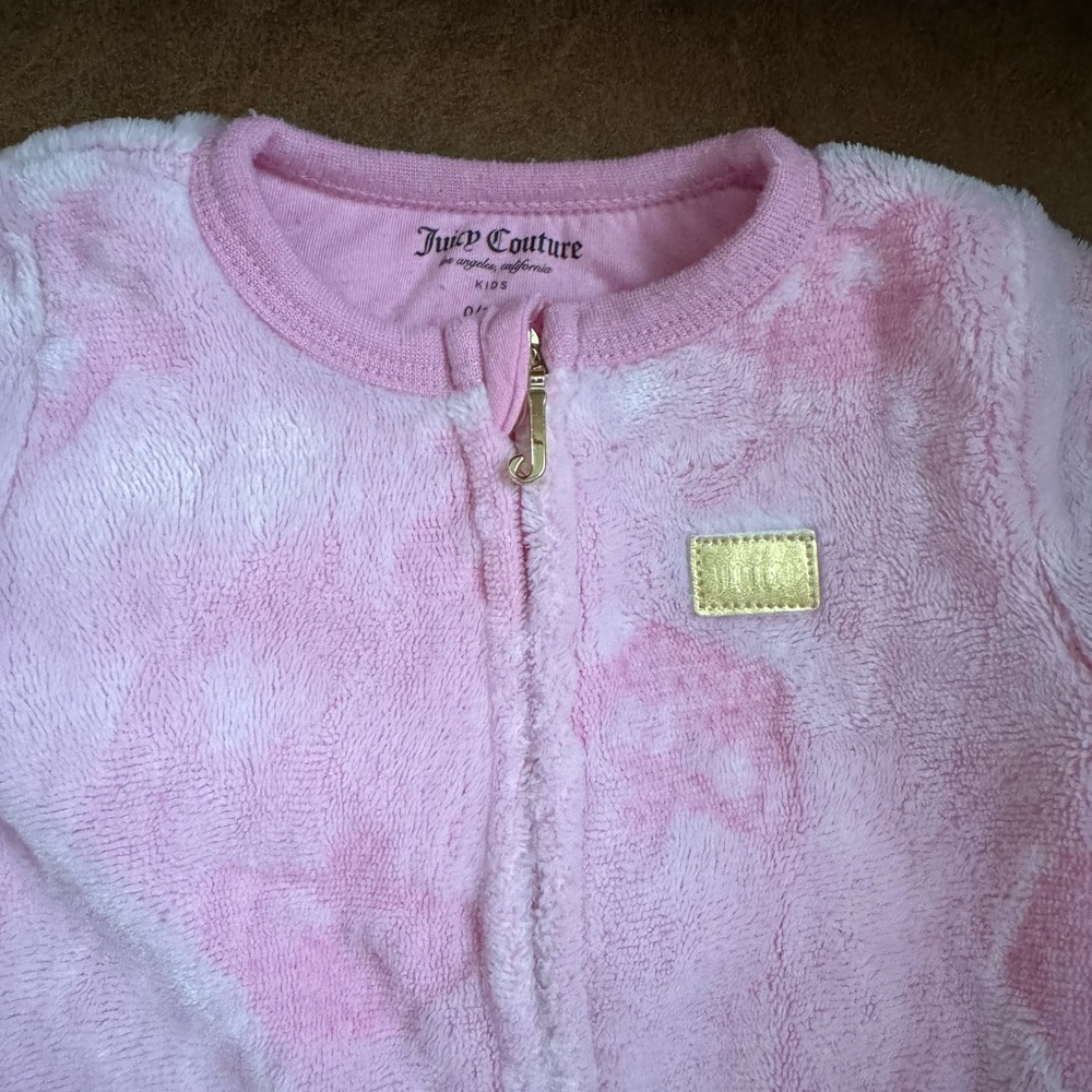 Juicy couture baby girl onesie size 0-3 months. Excellent condition - Picture 2 of 4